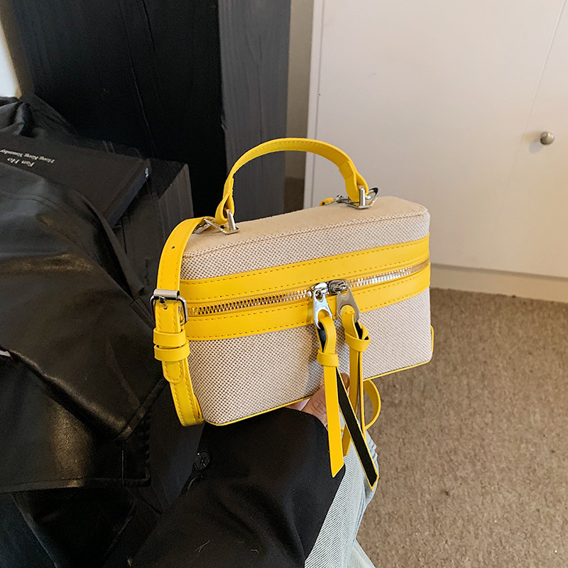 designer Fashion Single Shoulder Trendy Bag 2025 Spring New Trend Niche Design Simple Crossbody Commuter Small Square Bag