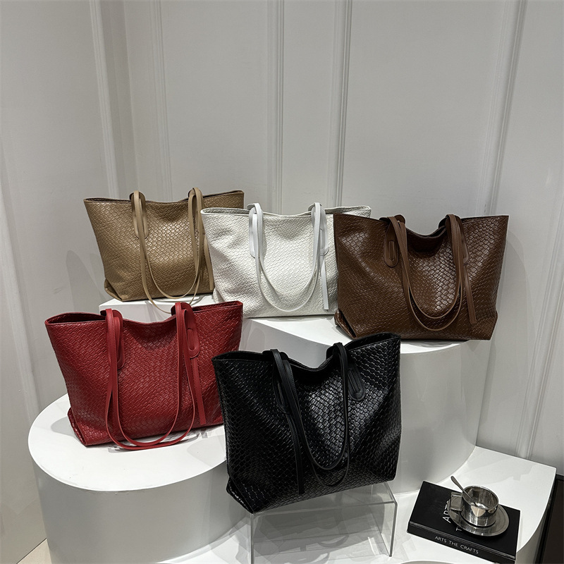 designer Vintage Bag for Women New Large Capacity Niche Design Tote Bag 2025 Casual Winter Personality Commuter Shoulder Bag