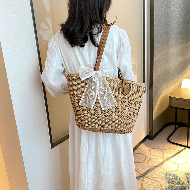 designer Woven Straw Large Capacity Bag for Women 2025 New Summer Versatile Shoulder Bag Beach Commuter Tote Bag