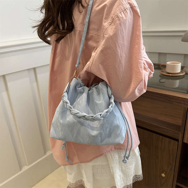 Korean Style Large Capacity Commuter Trendy for Women 2024 Spring New Versatile Ins Single Shoulder Crossbody Bucket Bag