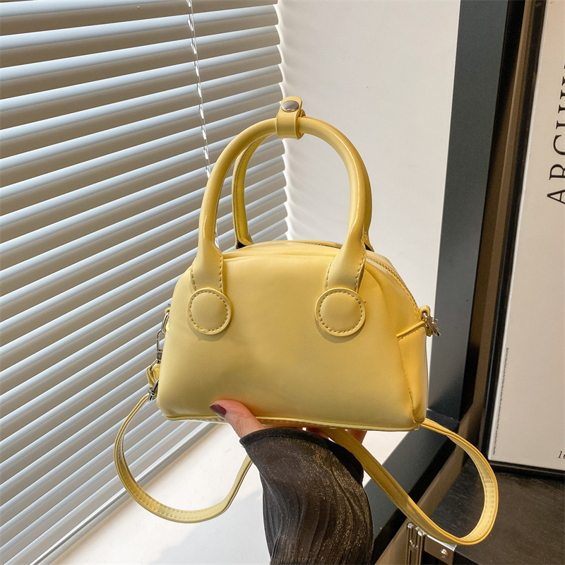 designer Vintage Handbag Niche Design Bag for Women 2025 New Fashion Casual Personality Stylish Texture Shoulder Shell Bag