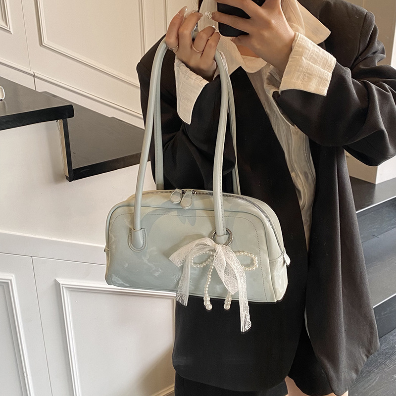 designer Niche Texture Fashion Single Shoulder Underarm Bag for Women 2025 New Spring Summer Large Capacity Commuter Handbag Bowling Ball Bag