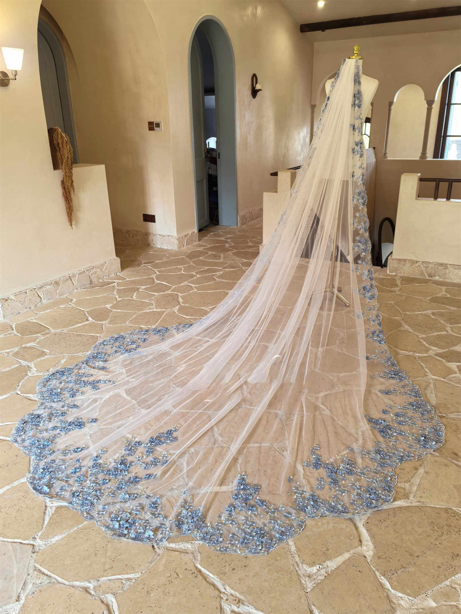 Sweetly Wedding Veil Blue Flowers One Layer Cathedral Length Veils Applique Edge For Bridal Accessory Customized High Quality