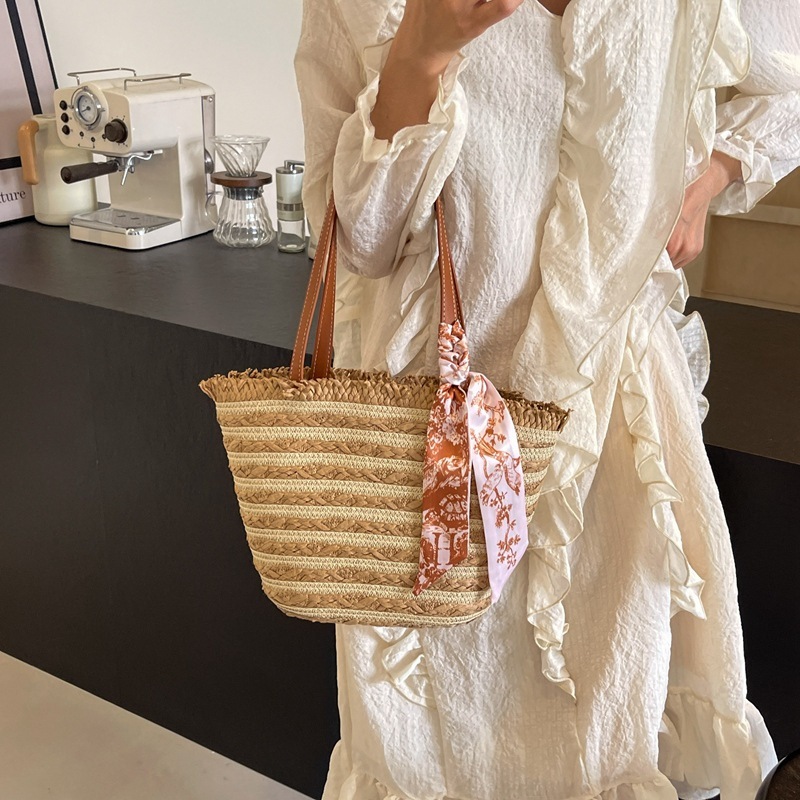 designer Summer Woven Straw Basket Bag for Women Large Capacity 2025 New Versatile Shoulder Beach Vacation Tote Bag