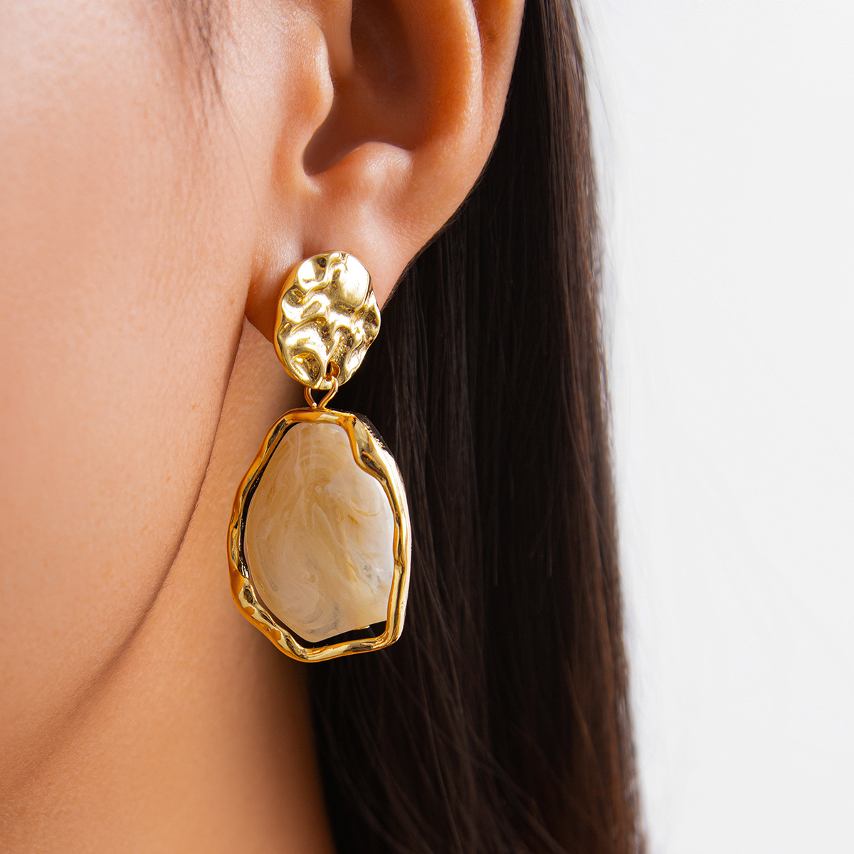 New Arrival French Inspired Elegant and Versatile Western Jewelry Metal inspired Luxury Pearl Square Ruffled Earrings