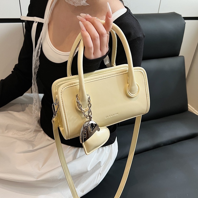 designer Korean Style Niche Design Retro High-Quality Texture New Single Shoulder Bag for Women Commuting Versatile Large Capacity Boston Bag