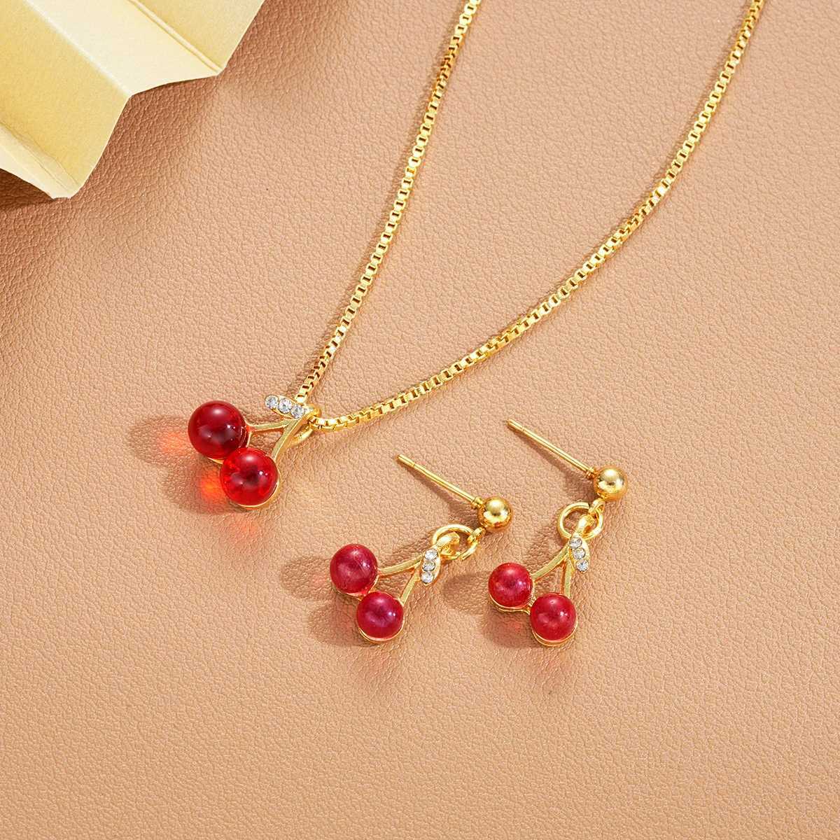 3PCS Exquisite Red Cherry Pendant Jewelry Sets For Women Fashion Gold Color Crystal Necklaces Stud Earrings Party Birthday Gifts Y250605