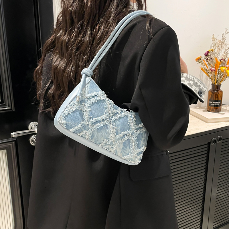 designer Large Capacity Crescent Bag for Women 2025 New Handbag Unique Niche Design Stylish Commuter Shoulder Bag