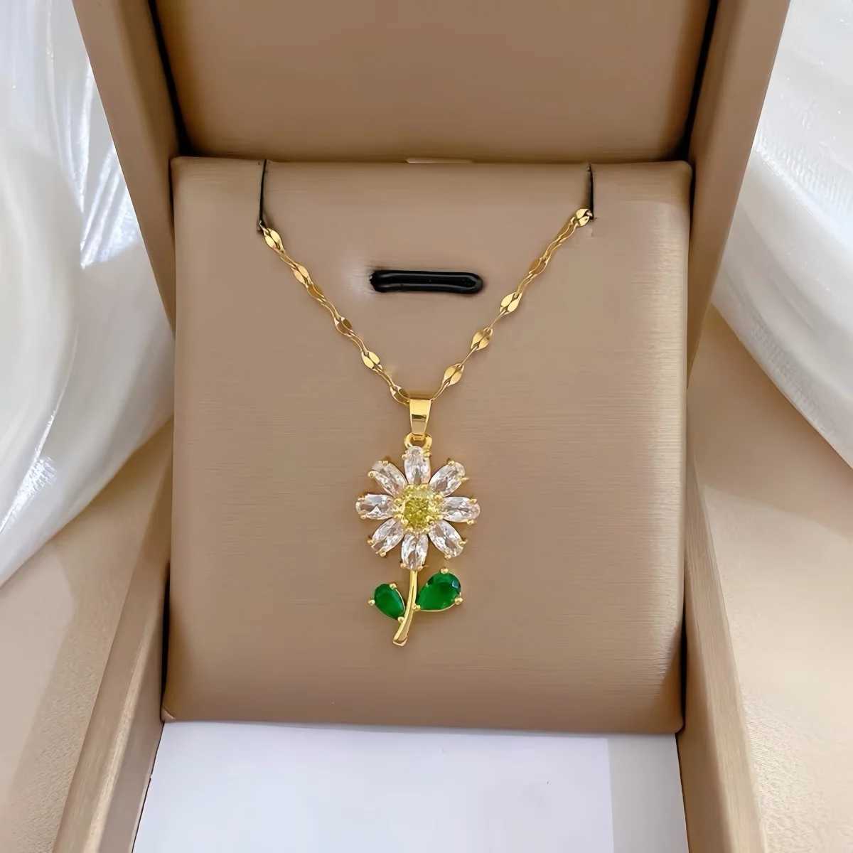 Classic Green Leaf Flower Necklace and Earrings Set Light Luxury Sunflower Personalized Banquet Stainless Steel Jewelry Y250605