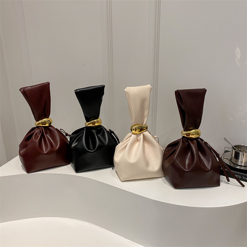 designer Niche Design Stylish Retro Small Bag for Women Autumn Winter 2025 New Pleated Simple Aesthetic Bucket Bag