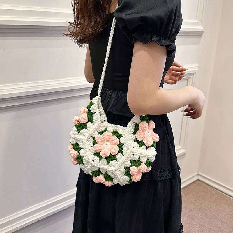 Summer Girls Knitted Small Fresh Fashion Flower Messenger Bags Street Casual Handmade Woven Women Shoulder Bag 2024 New