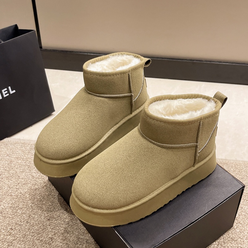 2025 free shipping autumn and winter new female designer thick soled snow boots, short tube height increasing cotton shoes, warm and fluffy bread shoe