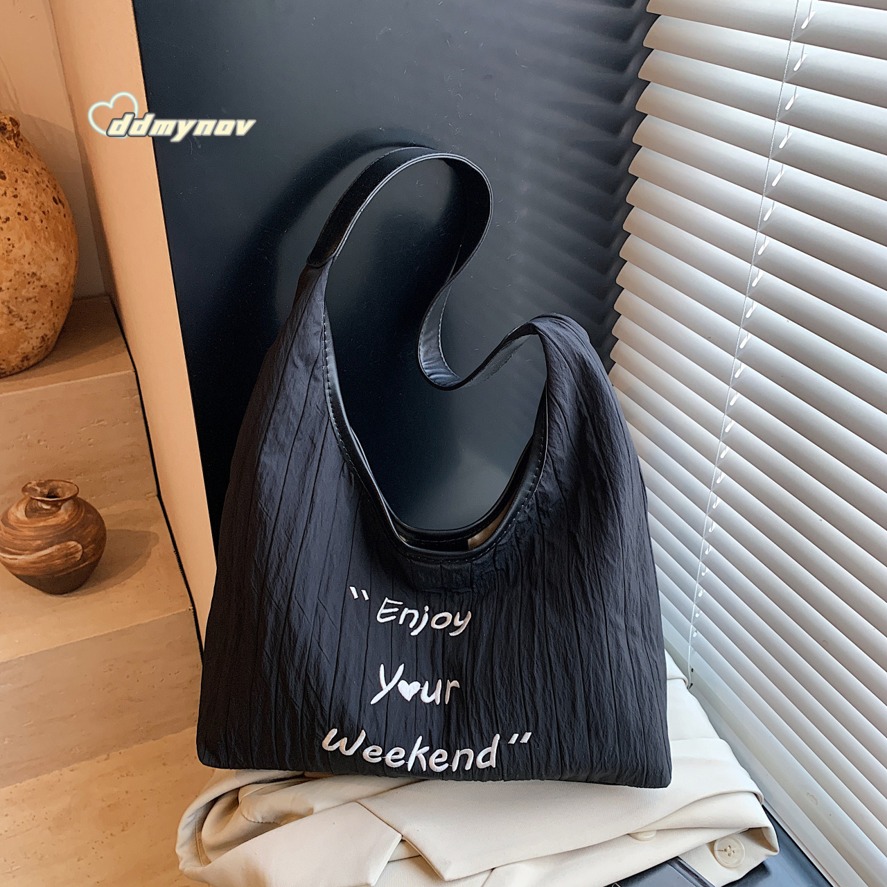 2025 New Tote Large Capacity for Women Travel Commute Shoulder Fashion Niche Versatile Handbag Bucket Underarm Bag