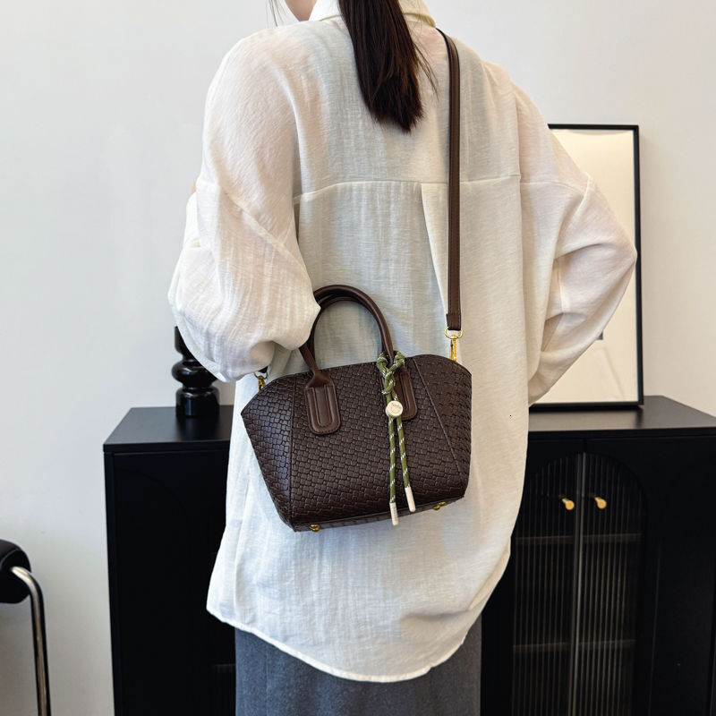 2025 Spring and Summer New Women's Bag Fashion High end Women's Bag New Fashion Shoulder Crossbody Bag Windmill Pattern Pattern Designer Ret