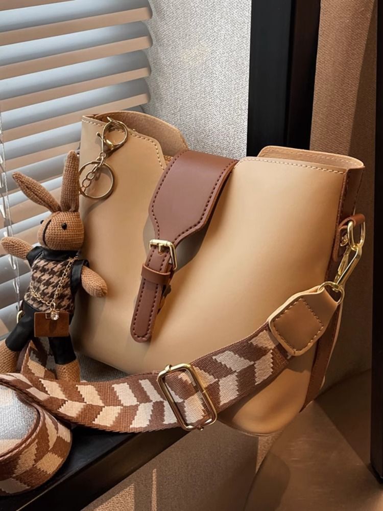 2025 new spring/summer women's bag women's large capacity bag new retro casual simple wide shoulder strap crossbody bag fashion designer sin