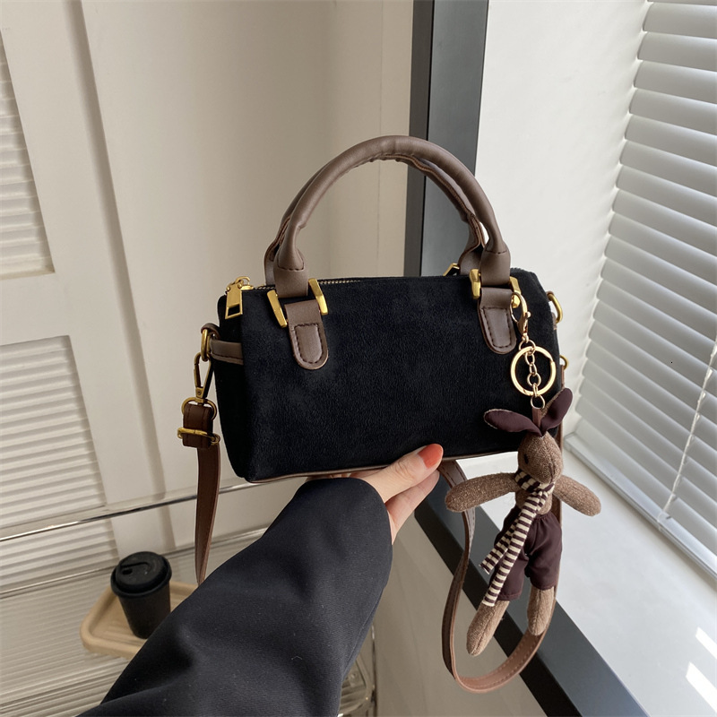 designer Handheld Baguette Cylinder Small Bag for Women 2025 Autumn Winter New Fashion Versatile Shoulder Bag Retro Woolen Crossbody Bag