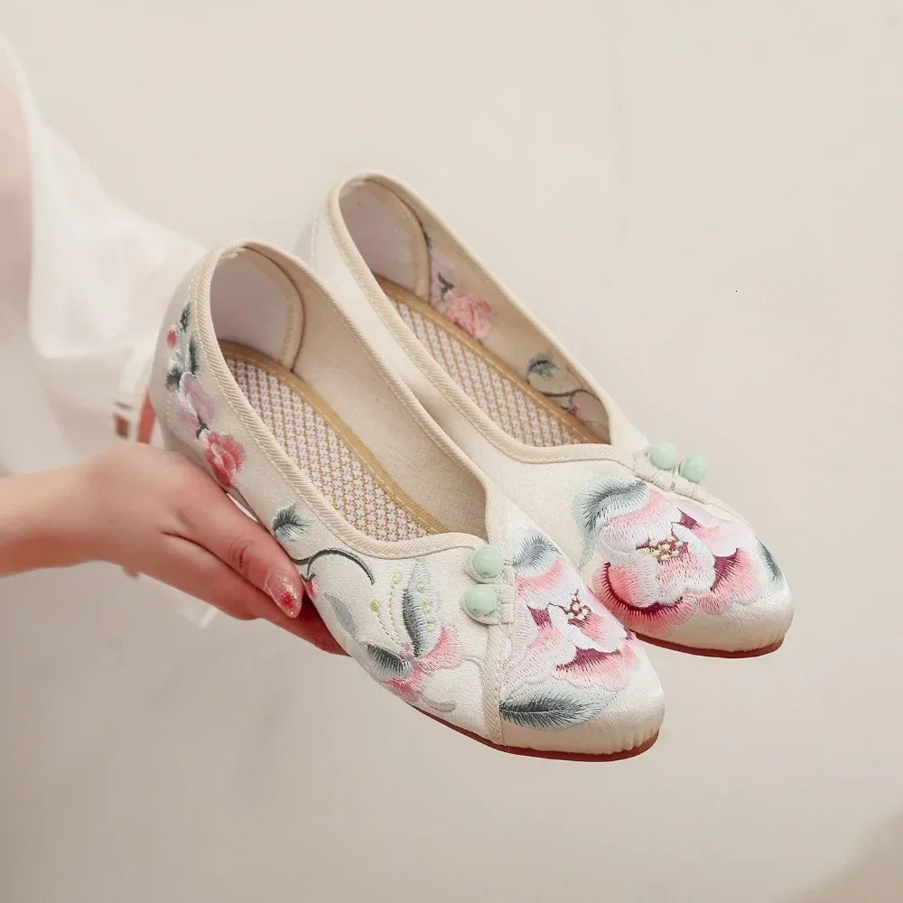 Elegant Streetwear Cheongsam Traditional Chinese Ethnic Style Shoes for Women Embroidery Womens Shoes Casual Fashion Vintage 250603