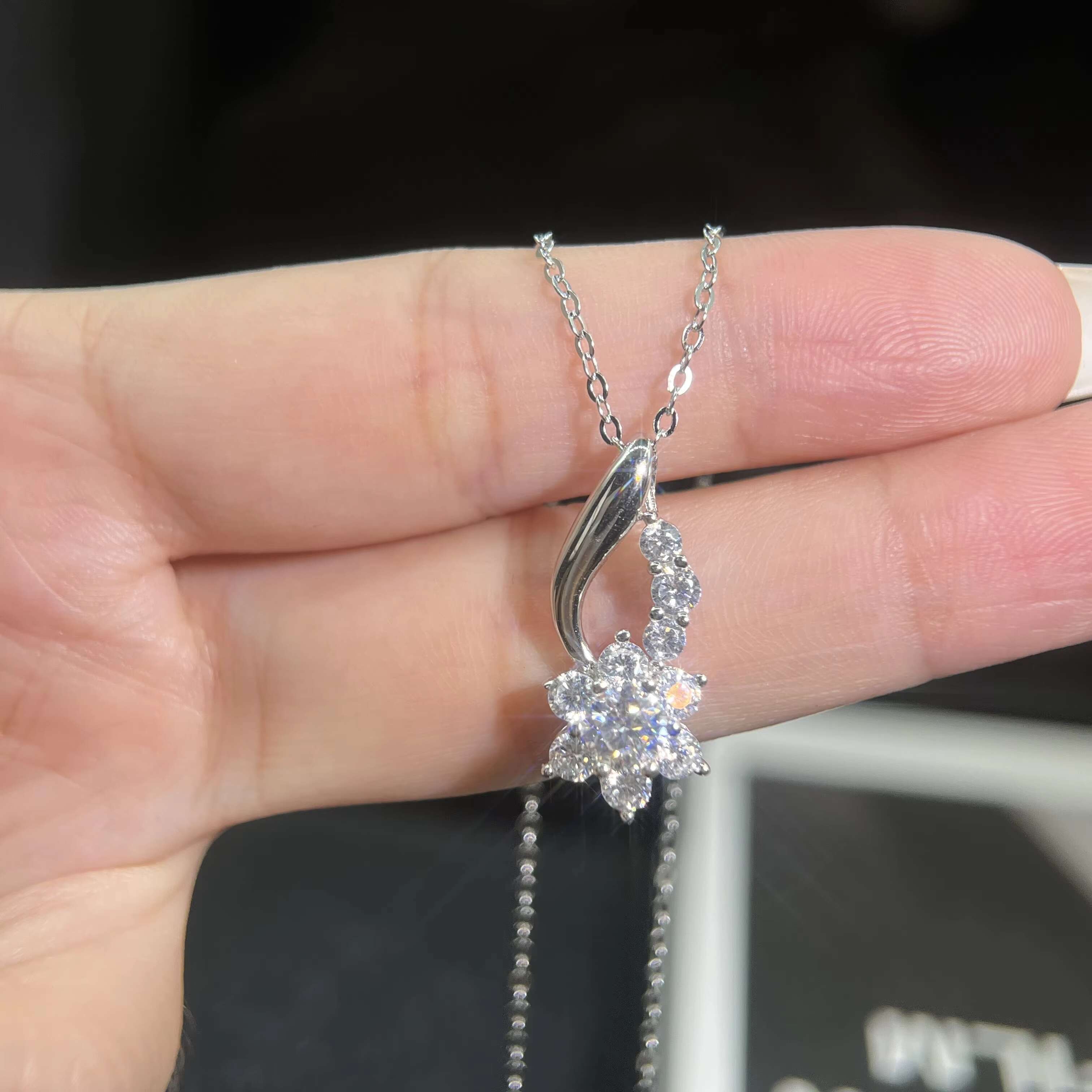 Wholesale Price 0.5ct VVS D Color Moissanite Diamond Wedding Pendant Necklace for Women S925 Sterling Silver Jewelry