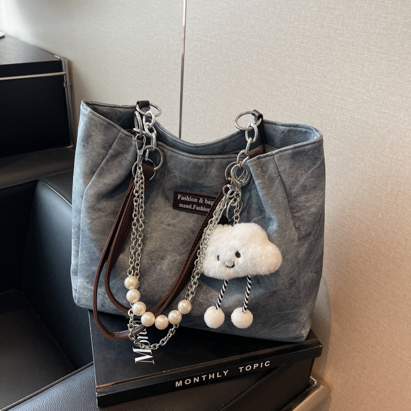 designer Large Capacity Chain Tote Bag for Women 2025 New Trendy Fashion Versatile Commuting Class Student Shoulder Underarm Bag