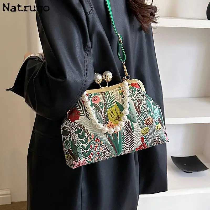 Elegant Lady Embroidery Bags Clip Purse And Handbag Flowers Dinner Clutch Hand Bag Ladies Pearl Chain Crossbody Shoulder Bag M250606