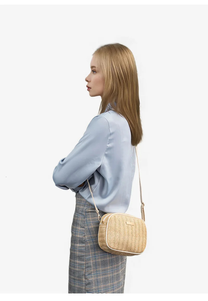 Knitted camera bag with bright film decoration fashionable and simple grass woven womens crossbody shoulder bag 250605