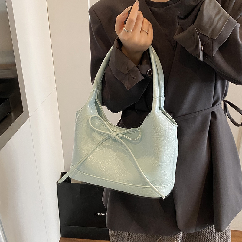 designer Cross-Border Trendy Fashion Oil Wax Leather High-Quality Texture Underarm Tote Bag Versatile Stylish Bowknot Shoulder Bag for Women