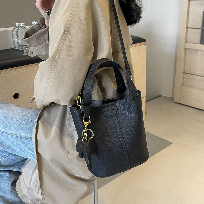 designer Lychee Grain Soft Leather Bag for Women 2025 New Fashion Trend Color-Block Handbag Mother-Daughter Bucket Bag Casual Crossbody Bag