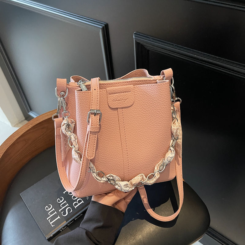 2025 New Spring Summer Women's Bag Fashion Women's Bag New Texture Single Shoulder Crossbody Bag Outdoor Handheld Bucket Bag Chain Bar Desig