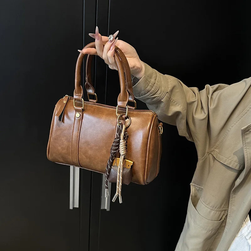 Womens Boston Handbag Vintage Leather Pillow Bag Large Capacity Shoulder Bag Solid Versatile Tote Bag 250530