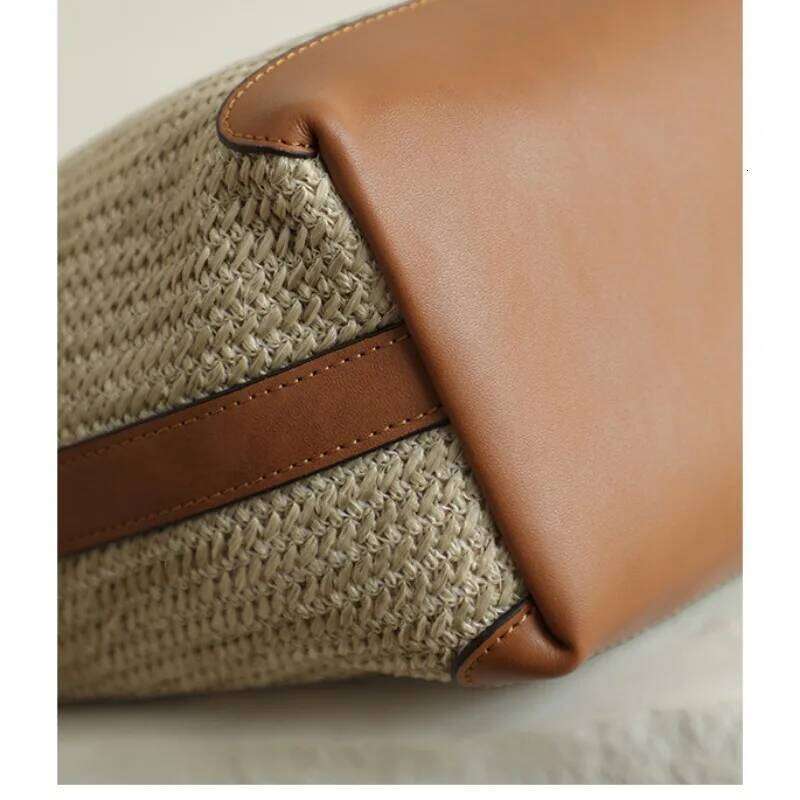 Cowhide Patchwork Straw Chic Designed Vacation Beach Handbag For Women Popular Trendy Bucket Holiday Shuolder Bag