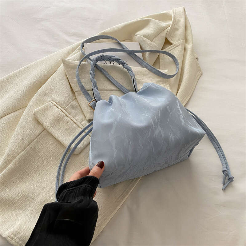 Korean Style Large Capacity Commuter Trendy for Women 2024 Spring New Versatile Ins Single Shoulder Crossbody Bucket Bag