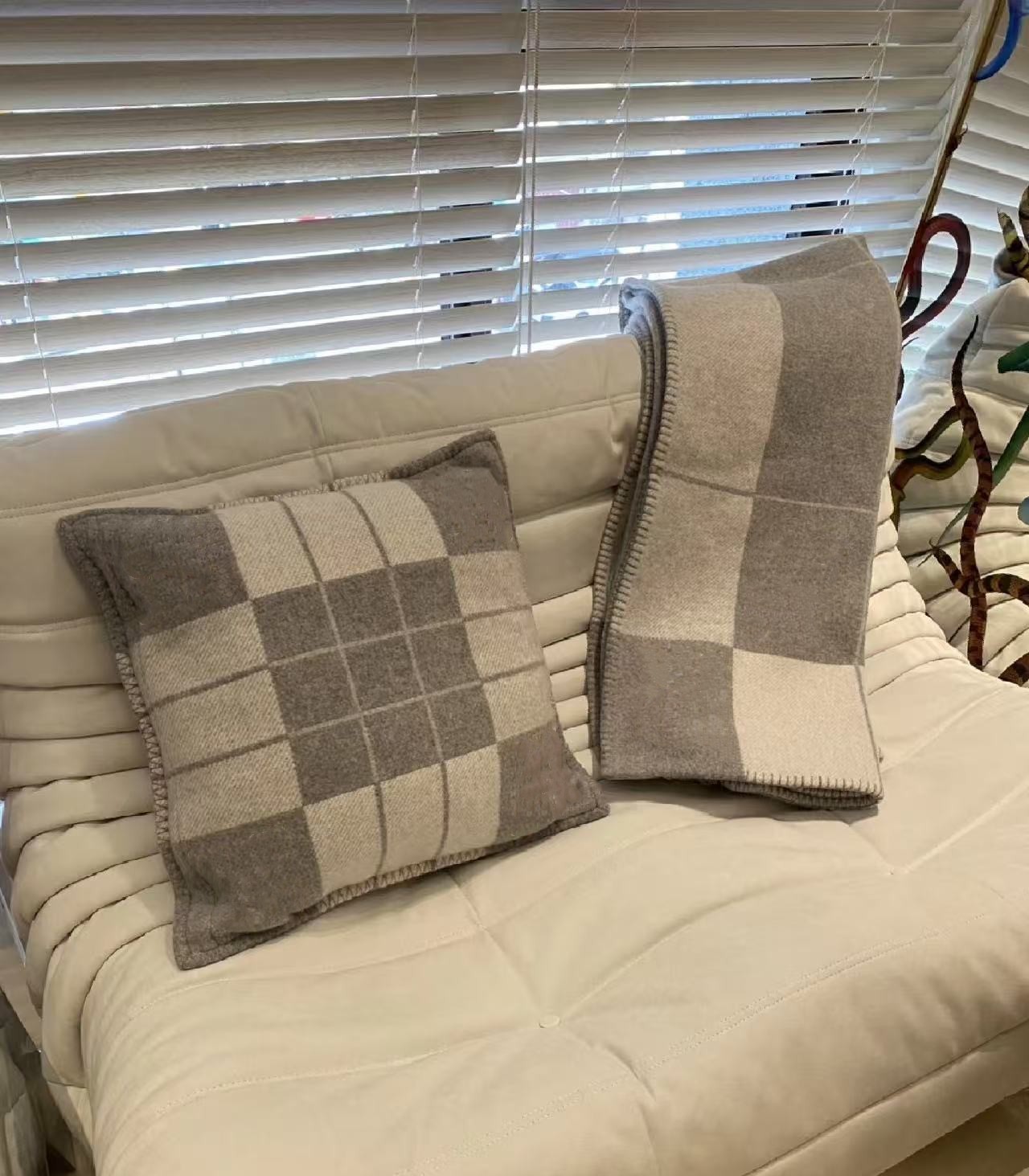 1500g Thick Home Sofa Good Quailty NEW Designer WOOL Blanket Camel Gray H Blanket TOP Selling Big Size Wool Gig Size