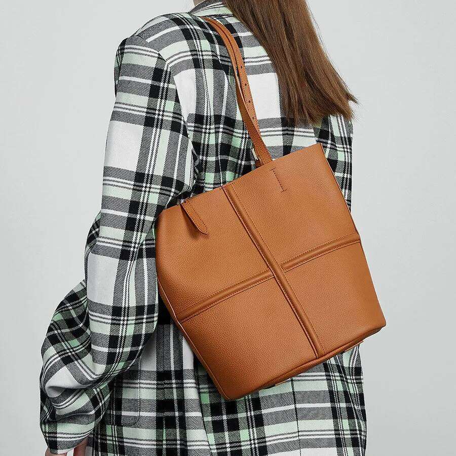 Top Layer Cowhide Handbag 2025 New Genuine Leather Large Capacity Commuter Mother Crossbody Fashionable Ladies Shoulder Bag