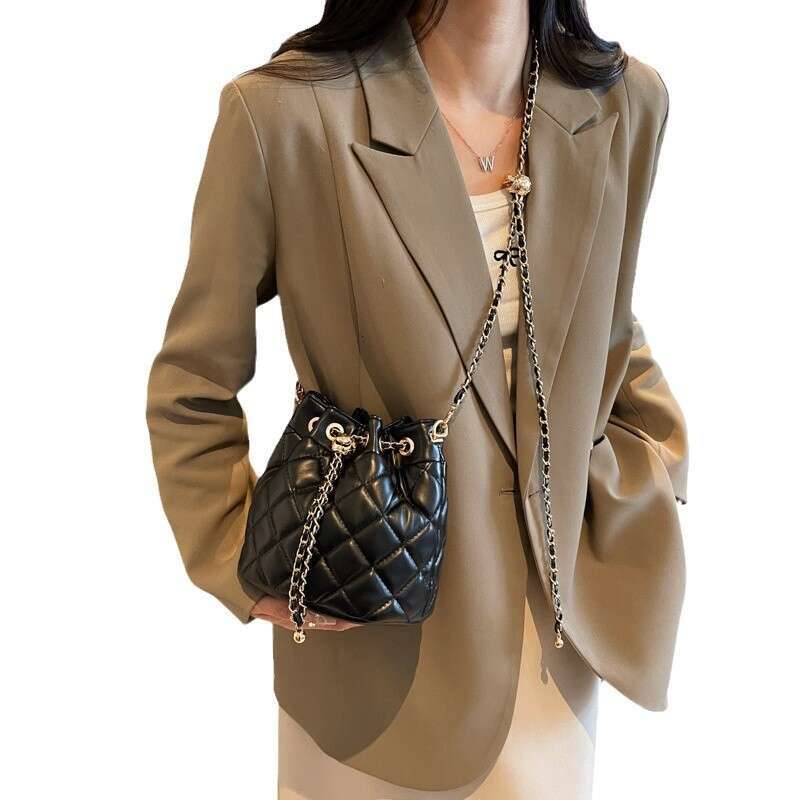2024 New Quilted Chain Drawstring Light Luxury Round Bucket Shoulder Crossbody Bag for Women