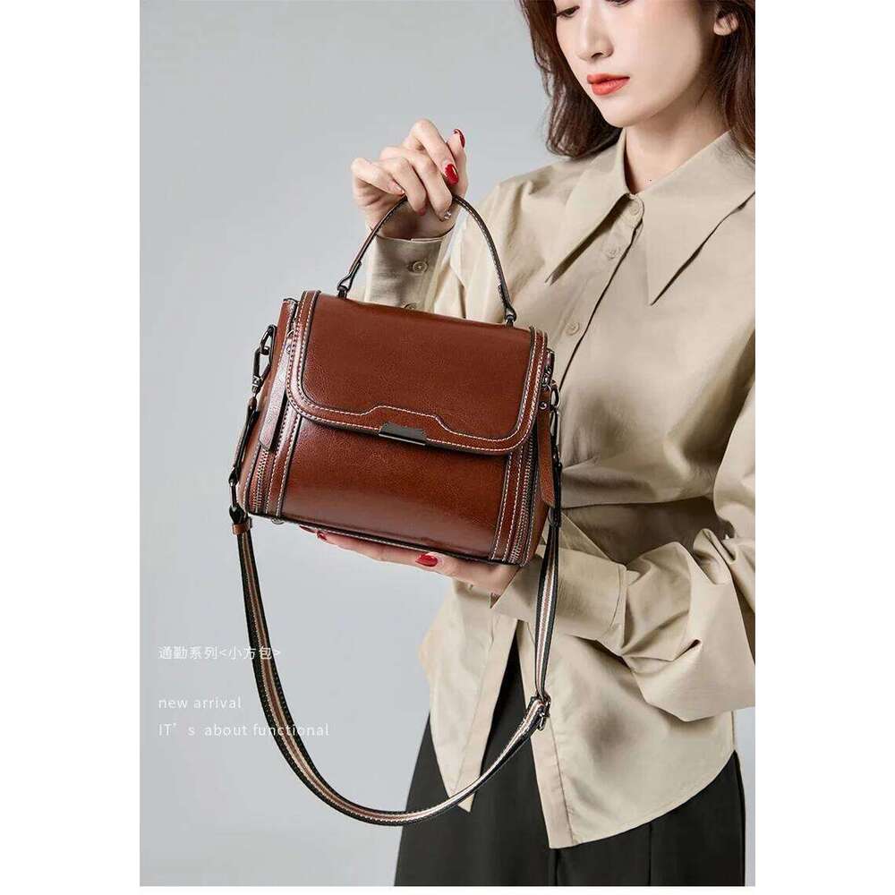 Designer Bags 2025 Women's Designer Oil Wax Cow Leather Handbag Female Cowhide Crossbody Bag Lady Commuter Handbill Shoulder Messenger Bags Luxur