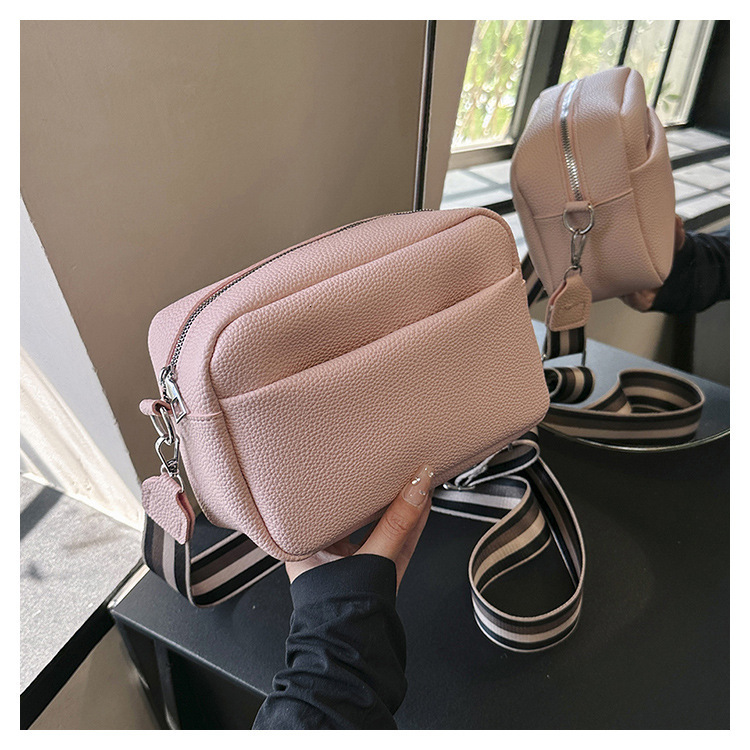 designer 2025 Spring/Summer New Fashion PU Wide Strap Shoulder Bag Crossbody Small Square Bag Women's Bag Supports Wholesale and Mixed Orders