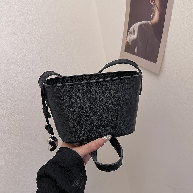 designer Unique New Trendy Spring Niche Design Bucket Bag 2025 Fashion Simple Women's Textured Shoulder Crossbody Bag