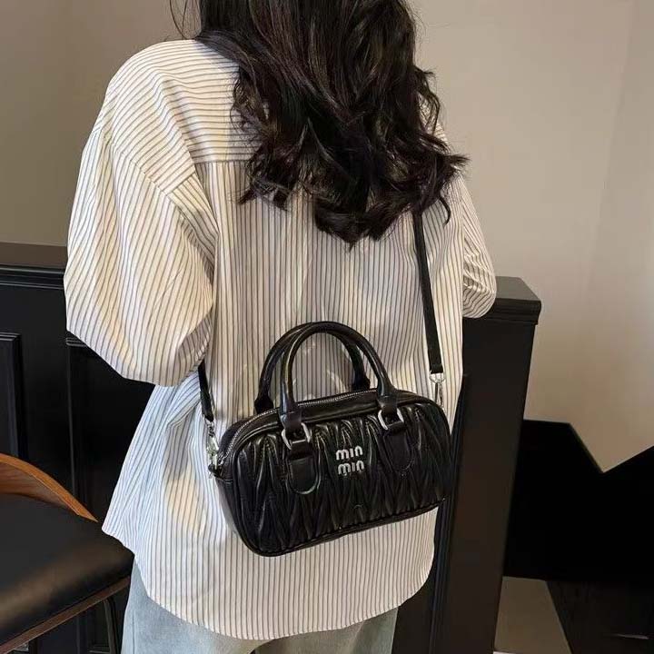 Designer 2025 Fashion Bag Shoulder Bag Luxury classical Handbag messenger fashionable crossbody Underarm bag shoulder strap Portable multifunctional m