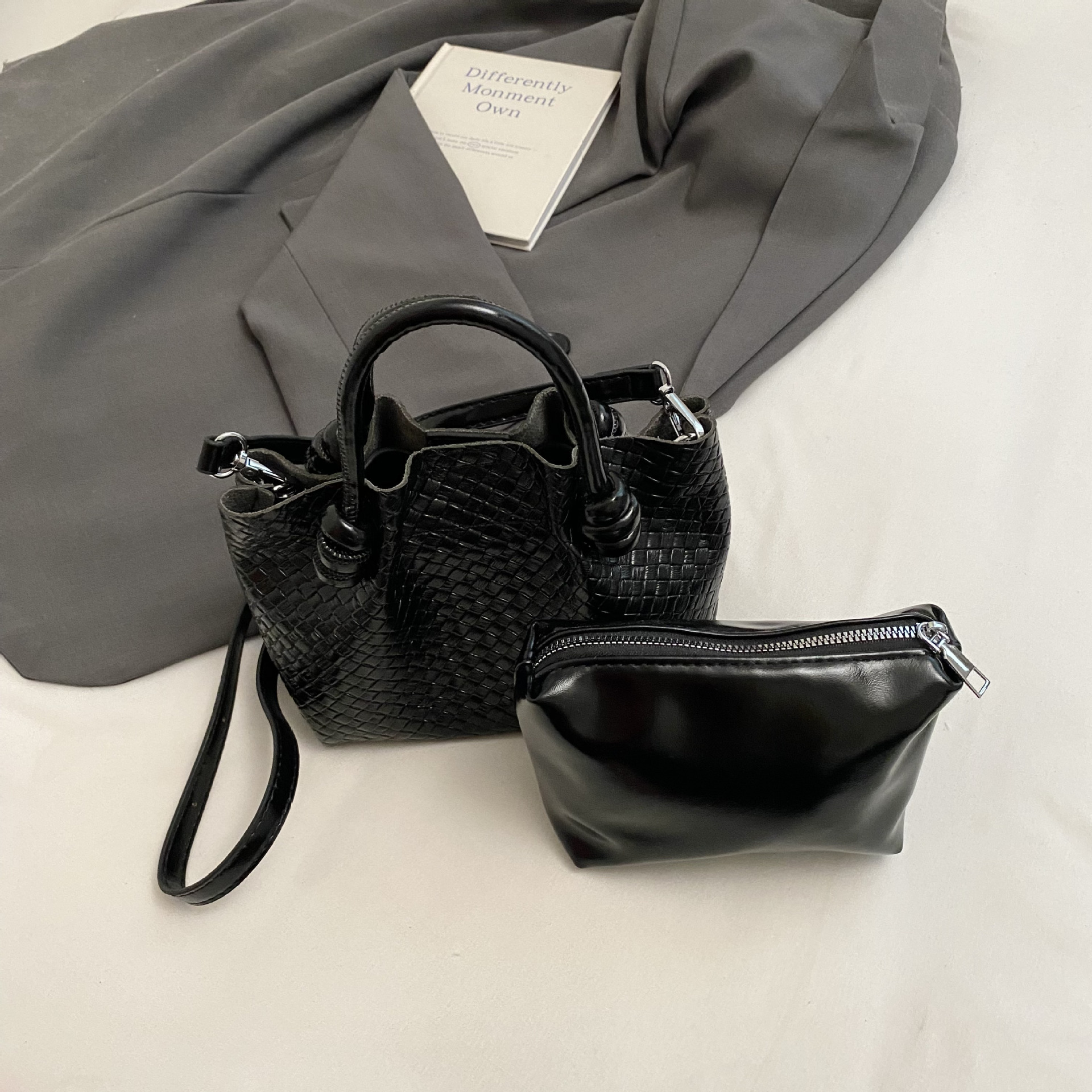 designer Handheld Woven Bucket Bag for Women 2025 New Trend Korean Style Tote Bag Simple Large Capacity Shoulder Under