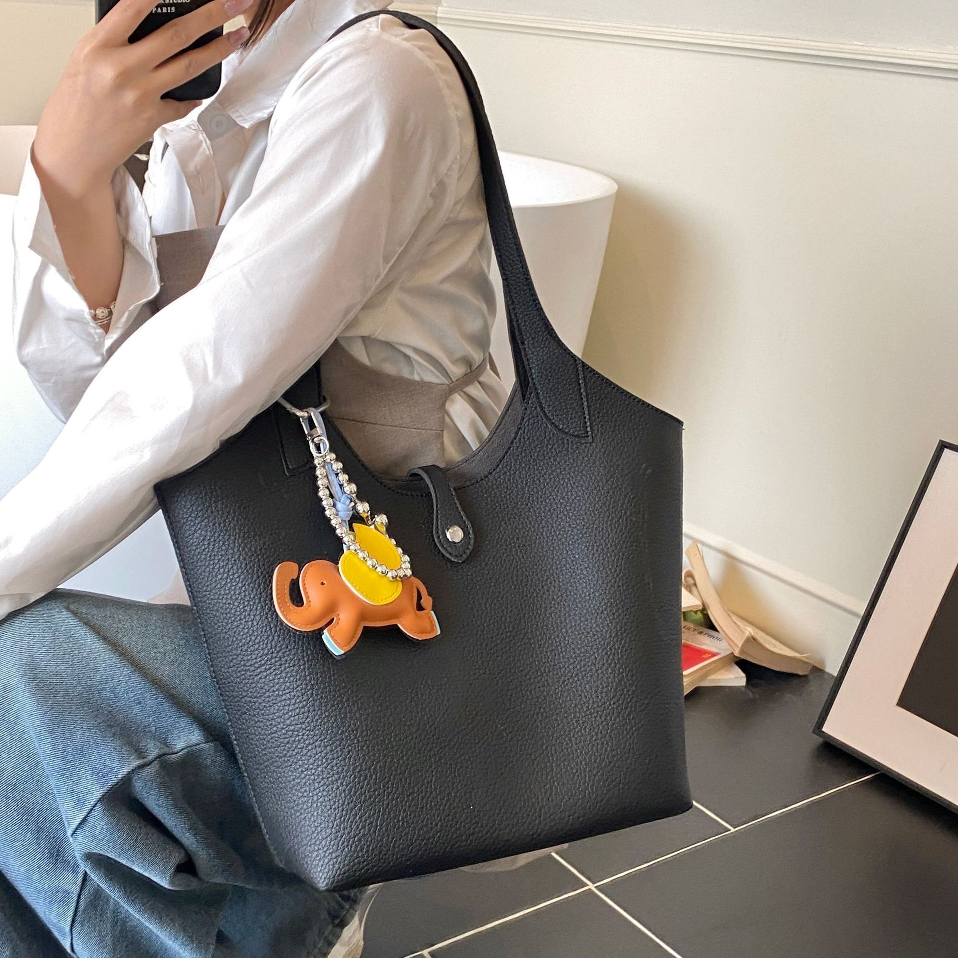 designer Large Capacity Bag for Women 2025 Summer New Handheld Tote Bag High-end Simple Versatile Commuter Shoulder Bag