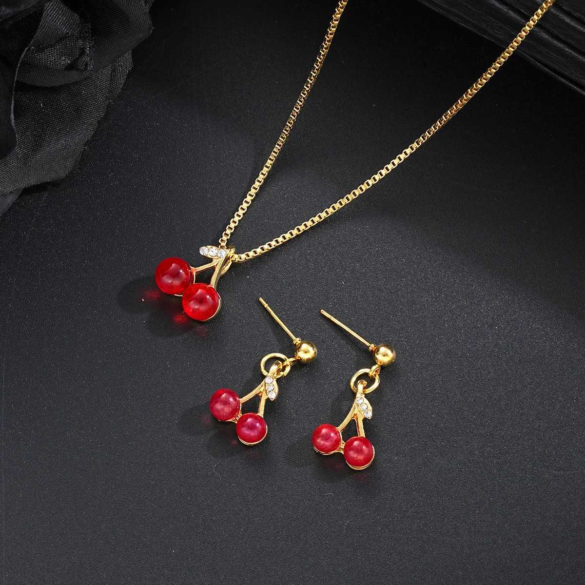 3PCS Exquisite Red Cherry Pendant Jewelry Sets For Women Fashion Gold Color Crystal Necklaces Stud Earrings Party Birthday Gifts Y250605