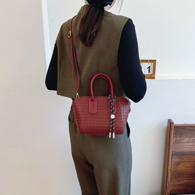 2025 Spring and Summer New Women's Bag Fashion High end Women's Bag New Fashion Shoulder Crossbody Bag Windmill Pattern Pattern Designer Ret