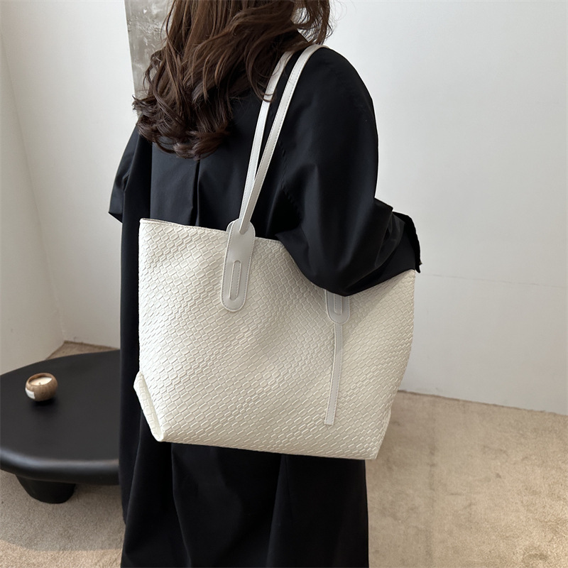 designer Vintage Bag for Women New Large Capacity Niche Design Tote Bag 2025 Casual Winter Personality Commuter Shoulder Bag