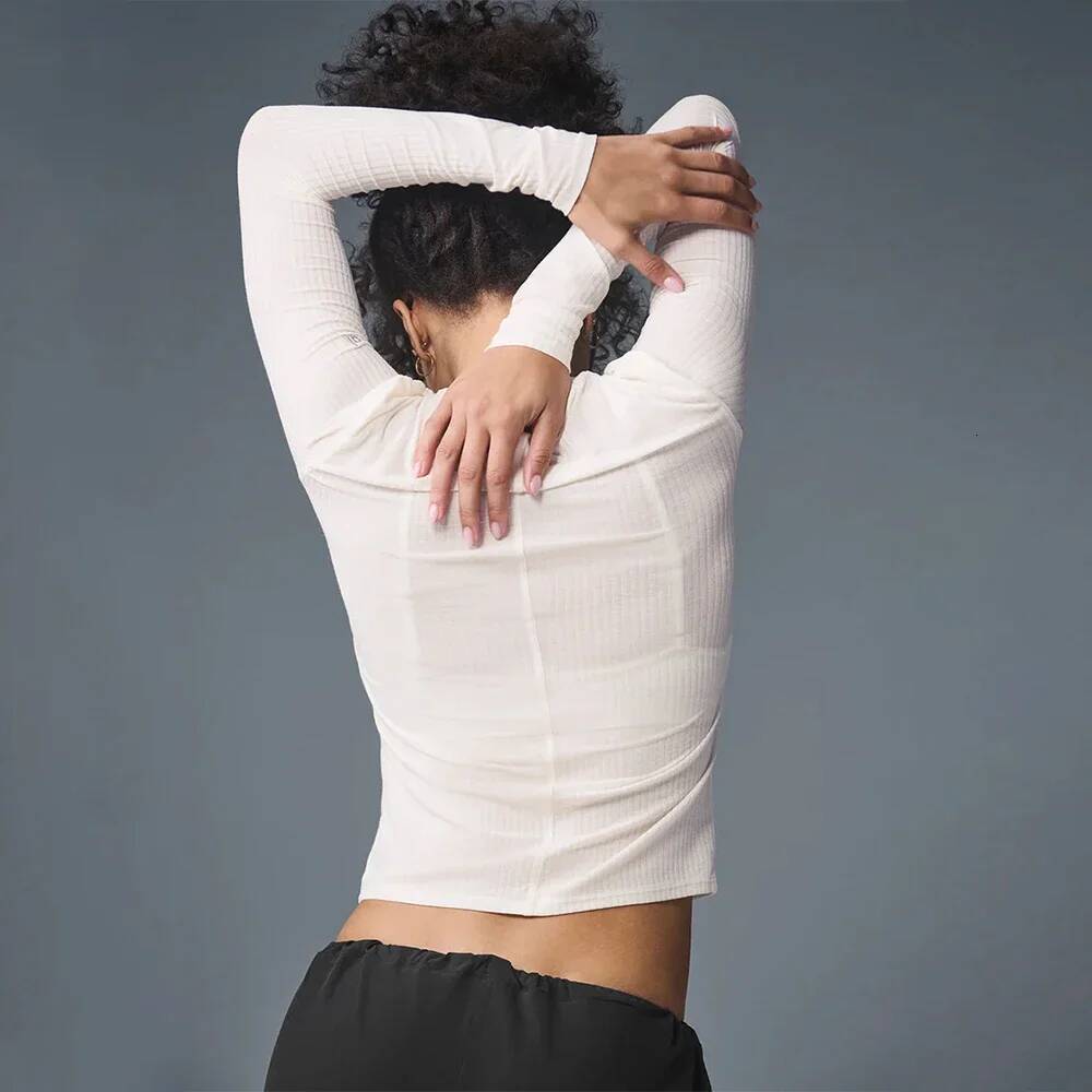 2025 new yoga thread slim long sleeve light and comfortable crew-neck top summer outdoor fiess elastic pullover