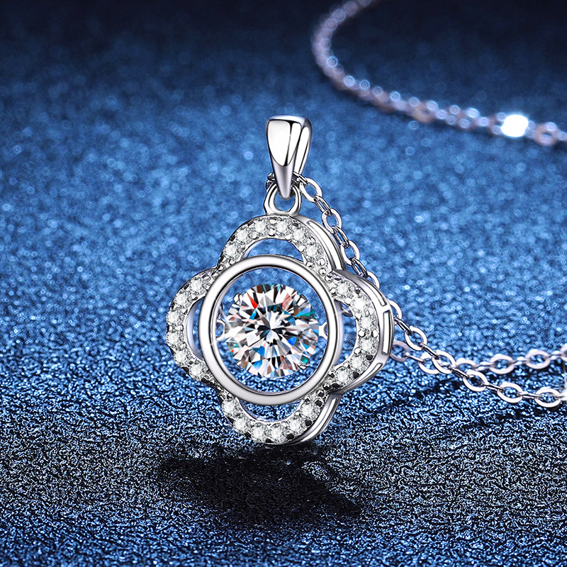 Luxurious 4-Petal Clover Shape Necklace Crafted from High-Quality S925 Sterling Silver Fitted With A Single 1 Moissanite