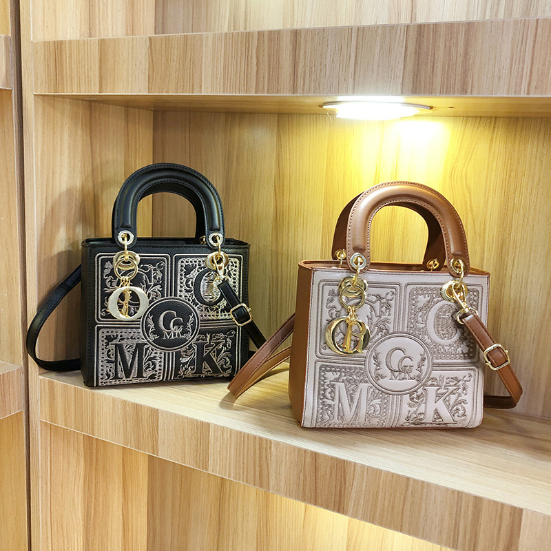 Free Shipping Designer Bag Embroidered Daifei Bag 2025 New Fashion Trend Small And High End Handbag Single Shoulder Diagonal Straddle Bag