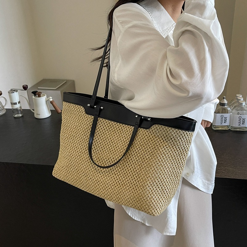 designer Handheld Large Capacity Bag for Women 2025 Summer New Fashion Straw Woven Shoulder Underarm Bag Commuting Casual Tote Bag