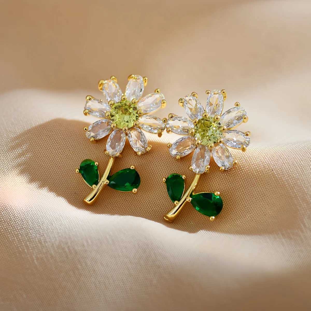 Classic Green Leaf Flower Necklace and Earrings Set Light Luxury Sunflower Personalized Banquet Stainless Steel Jewelry Y250605