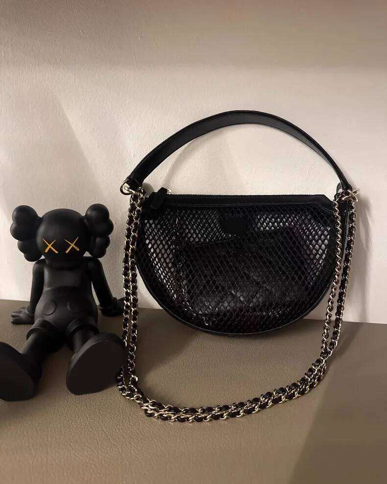 2025 New Product Fashionable And Versatile Grid Design Chain Concave Shape Handheld Trendy Hollow Saddle Bag
