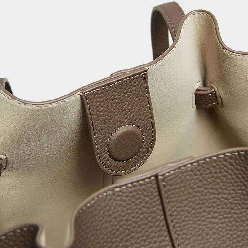 Head Layer Cowhide Large Capacity Tote Genuine Leather Women's Fashionable Bat Versatile Commuting Bag, Handbag 2025/06/06